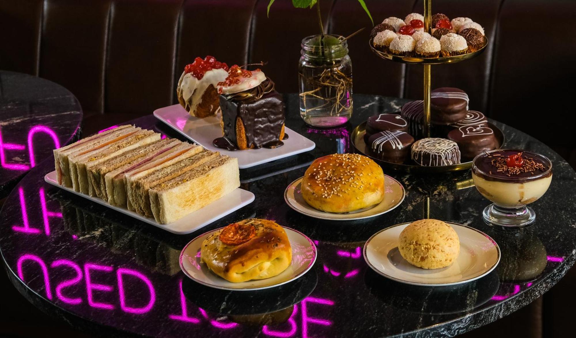 Cosmopolitano Hotel Boutique Santa Cruz de La Sierra Dış mekan fotoğraf Afternoon tea at the London Hilton on Park Street