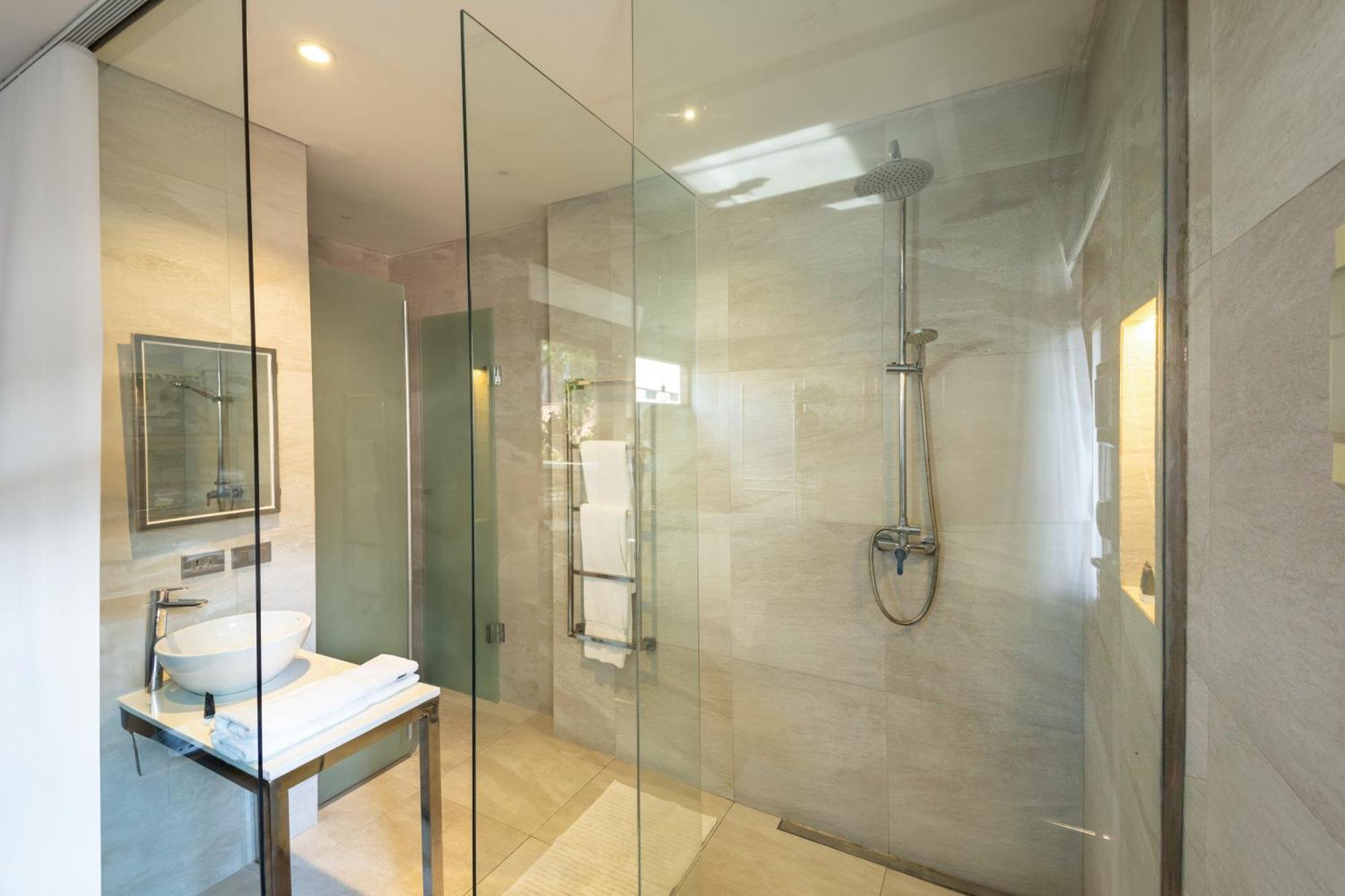 Cosmopolitano Hotel Boutique Santa Cruz de La Sierra Dış mekan fotoğraf A shower enclosure